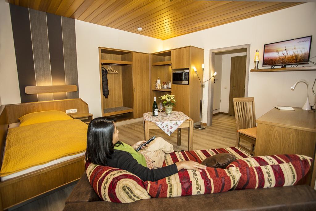 Boardinghouse Remchingen Baan Arun Apartman Kültér fotó