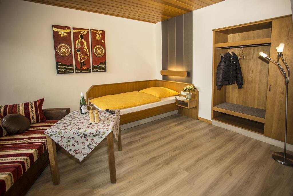 Boardinghouse Remchingen Baan Arun Apartman Kültér fotó