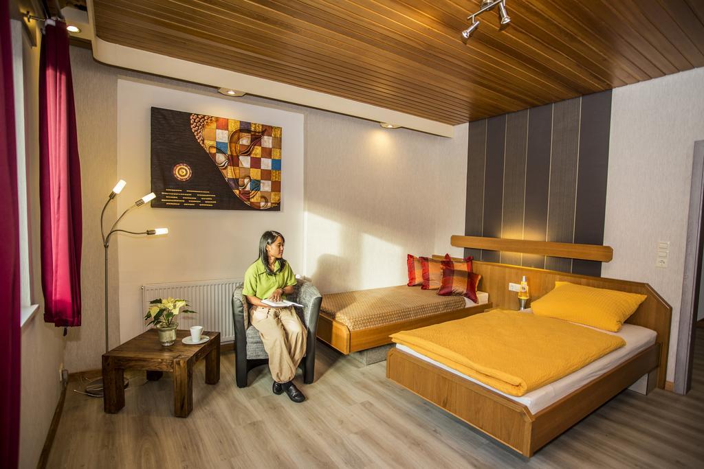 Boardinghouse Remchingen Baan Arun Apartman Kültér fotó