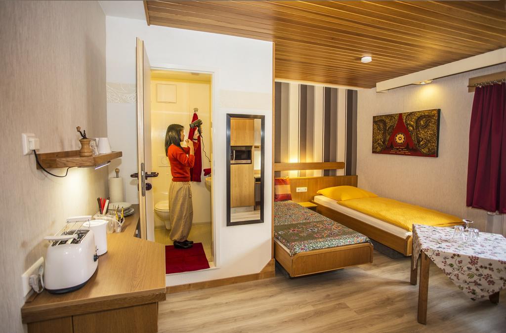 Boardinghouse Remchingen Baan Arun Apartman Kültér fotó