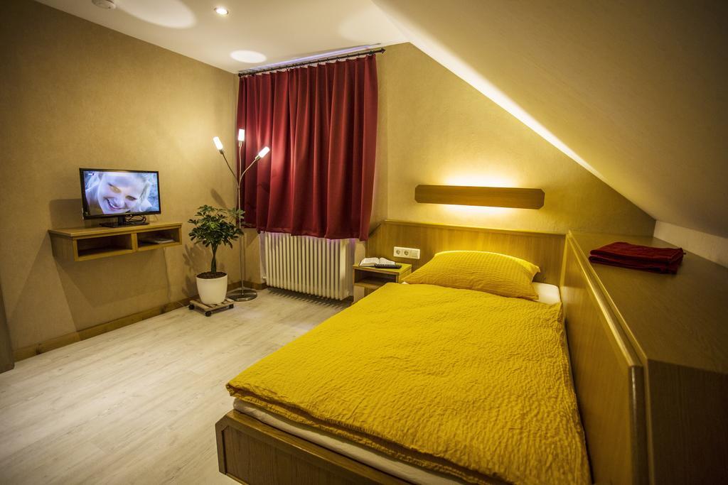 Boardinghouse Remchingen Baan Arun Apartman Kültér fotó