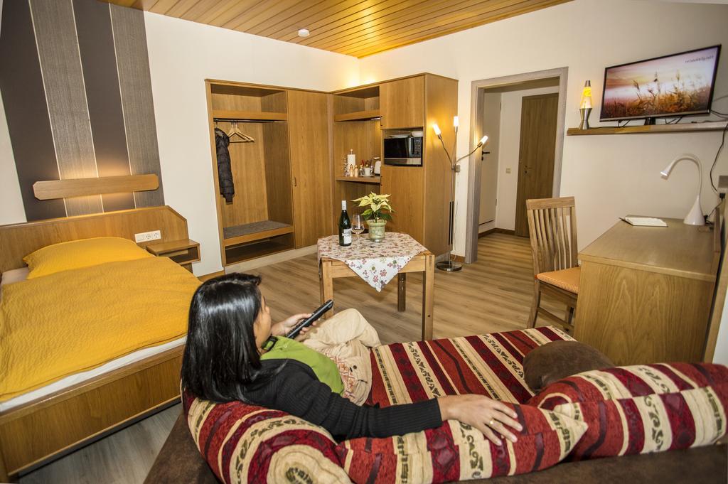 Boardinghouse Remchingen Baan Arun Apartman Kültér fotó