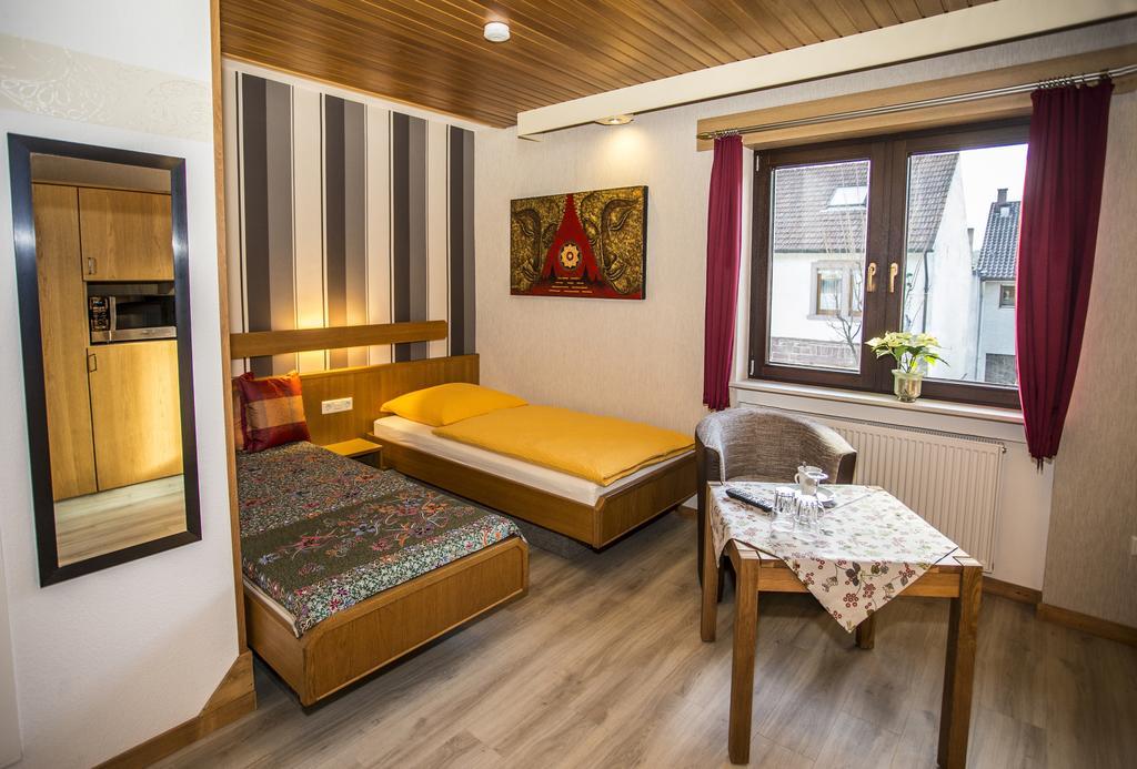 Boardinghouse Remchingen Baan Arun Apartman Kültér fotó