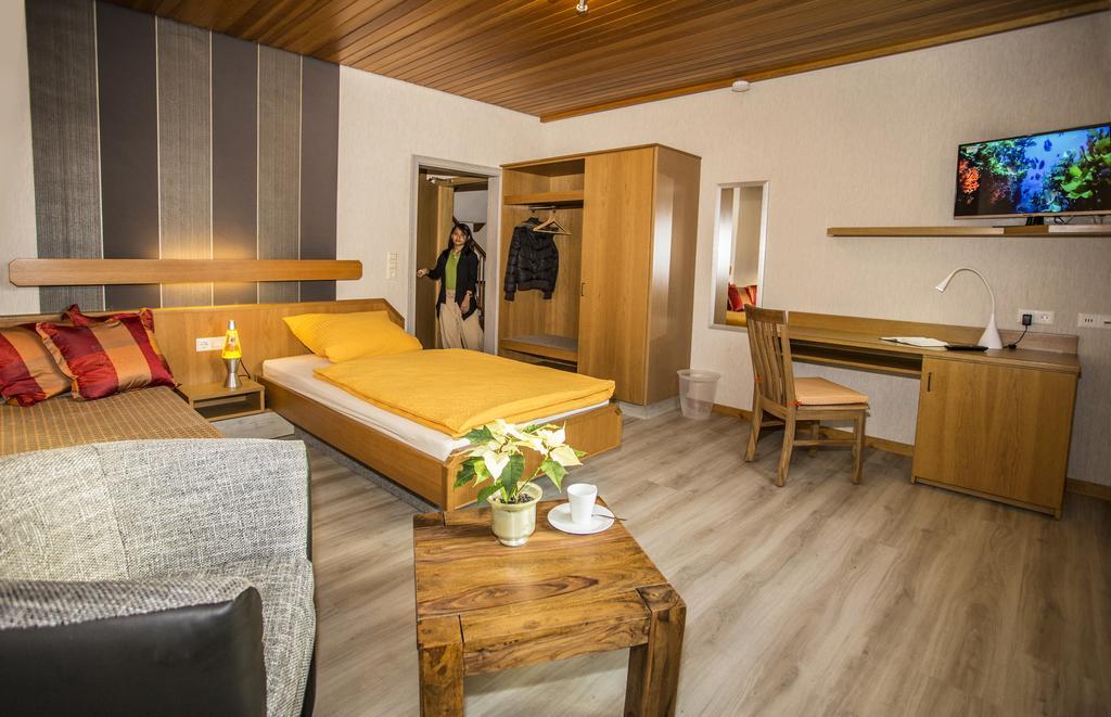 Boardinghouse Remchingen Baan Arun Apartman Kültér fotó