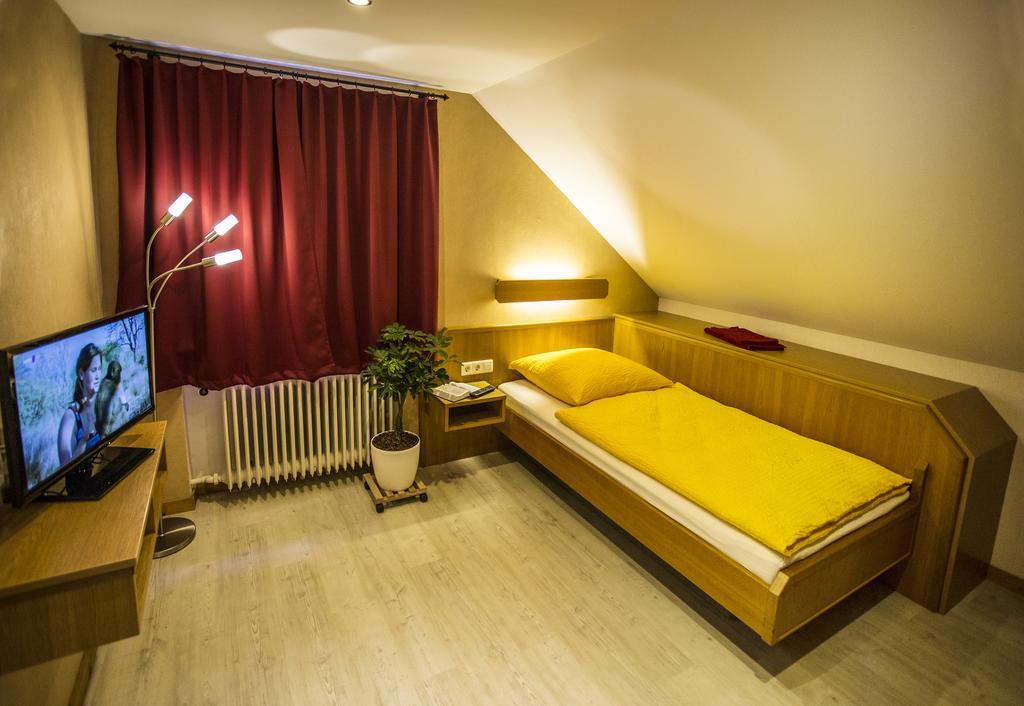 Boardinghouse Remchingen Baan Arun Apartman Kültér fotó